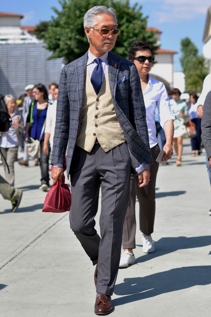 Versatile linen suits 