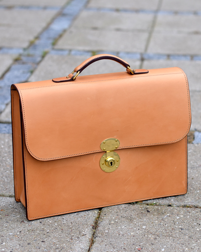 bespoke_briefcase_full_grain_leather_by_hans_oester_for_torsten_grunwald